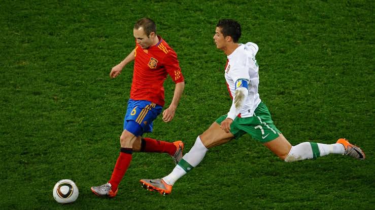 A Espanha abandonou as frustrações da Fúria para conquistar a Copa do Mundo  com seu tiki-taka em 2010