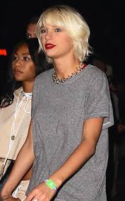 Bleachella Why Taylor Swift Really Went Blonde At Coachella Taylor Swift Hair Karlie Kloss Taylor Swift Taylor Swift Bleached Hair