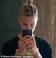 Romeo beckham hat sich mal wieder von vater david inspirieren lassen. Romeo Beckham Nimmt Stil Inspiration Von Papa David Aktuelle Boulevard Nachrichten Und Fotogalerien Zu Stars Sternchen