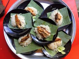 Makanan ini dikenali sabagai menu sarapan pagi di negeri pantai timur resepi nasi dagang terengganu ini biasanya dihidangkan ketika sebelum atau selepas umat islam menunaikan solat sunat hari raya. Nasi Dagang Asli Terengganu Atas Tol Cawangan Losong Queenbee By Mek