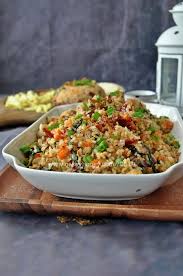 Bumbu nasi goreng secara umum sangat sederhana yakni hanya bawang putih dan bawang merah saja. Nasi Goreng Cili Kering Yang Sedap Dan Mudah Qasey Honey