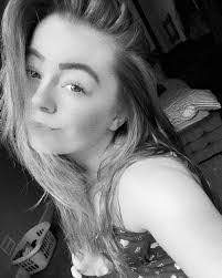 Carrie Emery's Instagram, Twitter & Facebook