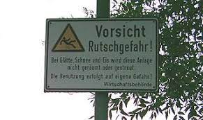 Vorsicht bezeichnet die fähigkeit, gefahren zu erkennen und gefahrenträchtige situationen durch geeignete verhaltensweisen zu vermeiden. File Schild Vorsicht Rutschgefahr Jpg Wikimedia Commons