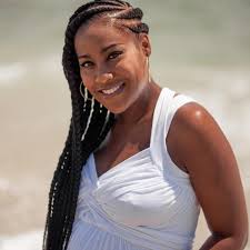 Does the sail and sign card usually arrive before luggage