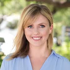 Beverly Bragg's Instagram, Twitter & Facebook