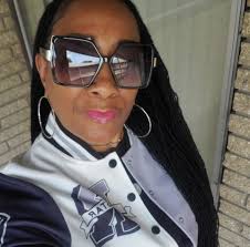 Some people are poor by money, but rich by heart.💯