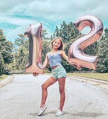 She is very fond of celebrating her birthday which she rejoices on june 23. Jojo Siwa Slammed For Alleged Use Of Blackface In Music Video Daily Mail Online