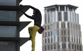 En 1973, il obtient un rôle secondaire dans ce qui deviendra l'un des plus gros succès de l'année mais où est donc passée la septième compagnie ? French Spiderman Alain Robert Arrested After Climbing Manila Skyscraper