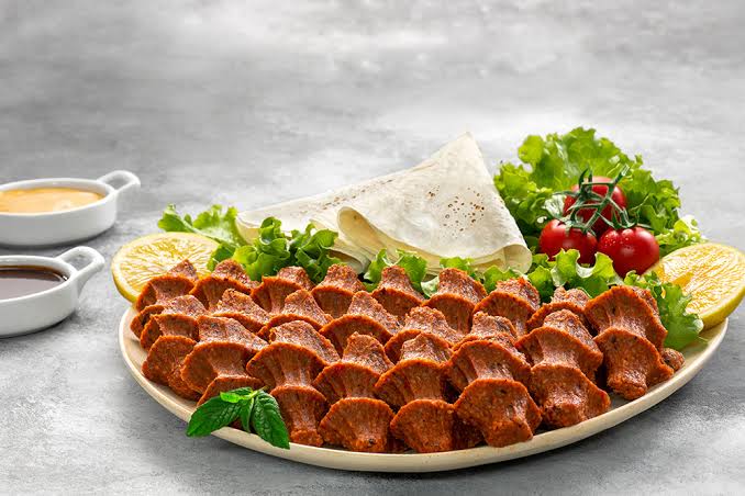 Ziyafet Çiğköfte, Manisa Şehzadeler’de Farklı Menü Seçenekleriyle Çiğköfte Severlere Hitap Ediyor