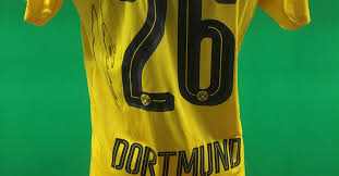 Check out his latest detailed stats including goals, assists, strengths & weaknesses and. Bundesliga Highlight Piszczeks Handsigniertes Bvb Trikot