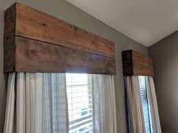 Cornice Board Valance Rustic Cornice Board Wooden Valance Etsy Woodplanswindow Rustikales Fenster Hausrenovierung Schabracken