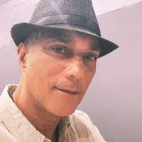 Elaine Henricksen's Instagram, Twitter & Facebook