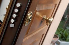 Il portoncino blindato ha 10 punti d'ancoraggio e dispone di una serratura securemme, doppio cilindro europeo modello tandem. Porte Blindate Prezzi Modelli E Serrature Ristrutturazioni Com