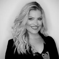 Shauna Painter's Instagram, Twitter & Facebook