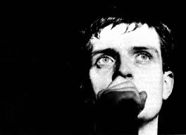 Ondergrond.TV: Corbijn verfilmt Ian Curtis: Control