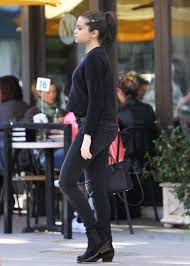 Me siento como una mujer embarazada de nueve meses y solo quiero que el bebé ya salga porque significa todo para mí. Fotos De Selena Gomez Embarazada