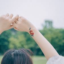 Những hình xăm trên bàn chân tượng trưng cho vẻ đẹp nữ tính và quyến rũ. 20 Máº«u Hinh XÄƒm Nhá» Ä'áº¹p Nháº¥t Danh Cho Ná»¯ 2020