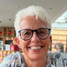 A post from one of my Norwegian relatives. Anyone know the name of this  piece?