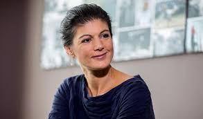 Kinda weird that sahra wagenknecht was a punk, not a goth, in her youth, since she's clearly one of the most goth people i know (of). Was Macht Eigentlich Sahra Wagenknecht 2glory