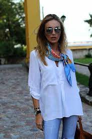 Il suffit ensuite de faire un noeud simple pour le faire tenir et qu'il ne glisse pas. Pin On Casual Corner