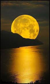 La pleine lune de mars 2019 se joint à une étoile fixe prospère pour offrir des opportunités. La Super Pleine Lune De Mars 2019 Le Nettoyage De Printemps