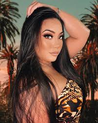 Terri Kay's Instagram, Twitter & Facebook