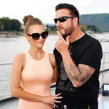 Man hört gar nichts mehr von michael wendler und laura müller, liest man immer öfter auf twitter. Michael Wendler Foto Gibt Ratsel Auf Was Hat Laura Muller Damit Zu Tun Gala De