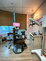 The clinic staff at kuala lumpur international dental centre includes range of specialists from variety of departments such as temporomandibular disorders (tmj), functional aesthetic dentistry, prosthodontics, aesthetic and cosmetic dentistry, endodontics, implantology, laser dentistry. 3 Klinik Pakar Telinga Hidung Tekak Ent Terbaik Malaysia Harga Ulasan