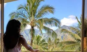 Mickey guyton married lawyer grant savoy in 2017. Mickey Guyton Shares Gorgeous Photos From Her Hawaiian Wedding One Country