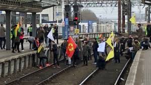 West yorkshire train routes and timetables, bradford, calderdale, kirklees, leeds, wakefield, departure times, rail, timetables, train routes, train times, trains. Protest At Manchester Piccadilly Disrupts Trains From Milton Keynes Central Mkfm 106 3fm Radio Made In Milton Keynes