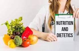 Nutritionist reviewing a diet chart with a patient at Profrea