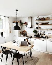 Celine Marks On Instagram J Adore Travailler Dans Ma Cuisine Surtout Lorsque Je Prepa Interieur Moderne De Cuisine Interieur De Cuisine Architecte Interieur