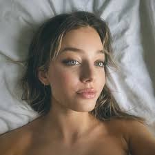 Bella Dennis (@belladenniss) • Threads, Say more