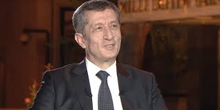 Bu yıl telafi kapsamında 31 ağustos'a kadar okullarımız açık olacak. Milli Egitim Bakani Ziya Selcuk Kisiye Ozel Egitim Gelecek