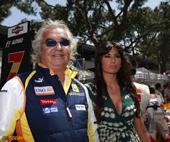 Elisabetta gregoraci ist ein italienisches modell, das über ein nettovermögen von 20 millionen dollar verfügt. Ex Vrouw Flavio Briatore Klapt Uit De School Michael Schumacher Kan Helemaal Niet Praten Gptoday Net
