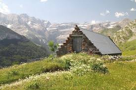 It is named after the pyrenees mountain range. Epingle Sur Mountain