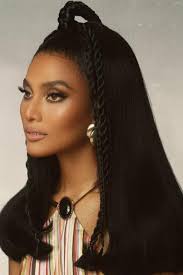 Trương Thị May làm 'nàng hoa' chào năm mới