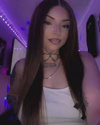 Ashley Paton's Instagram, Twitter & Facebook