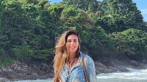 Flor de la V Impone Tendencia: Look Playero Revoluciona Redes Sociales