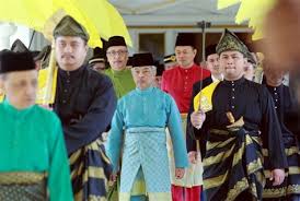 Istiadat pemasyhuran tengku ampuan pahang & tengku mahkota pahang. Tengku Puan Pahang Julia Rais Tengku Mahkota Pahang Titah Gambar Isteri Tidak Menutup Ada Sumber Mengatakan Kehidupan Julia Rais Dikawal Ketat Selepas Menjadi Sebahagian Kerabat Diraja Risa Niawa