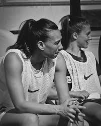 Christiane endler playing for psg during the women's champions league quarterfinal against chelsea. Christiane Endler Eve Perisset Psg 9april 2019 Womens Soccer Female Athletes Football