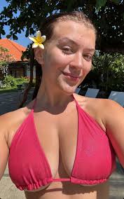 Molly Marsh Daily (@MollyMarshDaily)