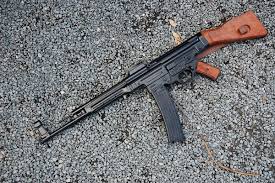 Replica Mp44 During the 1930s the german army. replica mp44