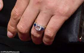 Goße auswahl, schnelle lieferung und exzellenter service. Caitriona Balfe Reveals Her Engagement At Golden Globes Daily Mail Online