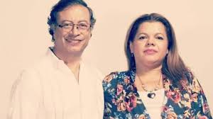 Claudia yaneth toledo, y su esposo, lennin darío pulido son investigados por su presunta participación en las irregularidades que se cometieron en la remodelación del estadio alfonso lópez, de bucaramanga. La Primera Esposa De Gustavo Petro Dijo Que Sus Hijos Crecieron En Medio De Escoltas Por Efectos De La Violencia Radio Melodia