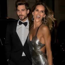 Goulart also appeared in 2011 sports illustrated swimsuit issue. Izabel Goulart Anuncia Noivado Com Goleiro Alemao Infinitamente Feliz 05 07 2018 Uol Tv E Famosos