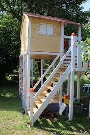 Üblicher weise lassen sich spielhäuser für den garten sehr leicht welches spielhaus für den garten ist das beste? Ein Garten Fur Kinder Ihr Eigenes Stelzenhaus Mamahoch2