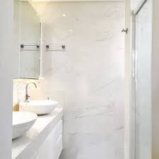 Para Trazer Sofisticacao Ao Banheiro A Arquiteta Karen Pelegrini Apostou Em Materiais De Decoracao Banheiro Pequeno Ideias Para Banheiro Porcelanato Banheiro