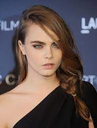 30 Fois Ou L On A Eu Envie D Avoir Les Cheveux De Cara Delevingne Cheveux Cara Delevingne Cara Delevingne Cheveux