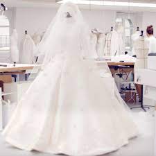 Entdecke rezepte, einrichtungsideen, stilinterpretationen und andere ideen zum ausprobieren. Hochzeit Ein Brautkleid Von Dior Vogue Germany
